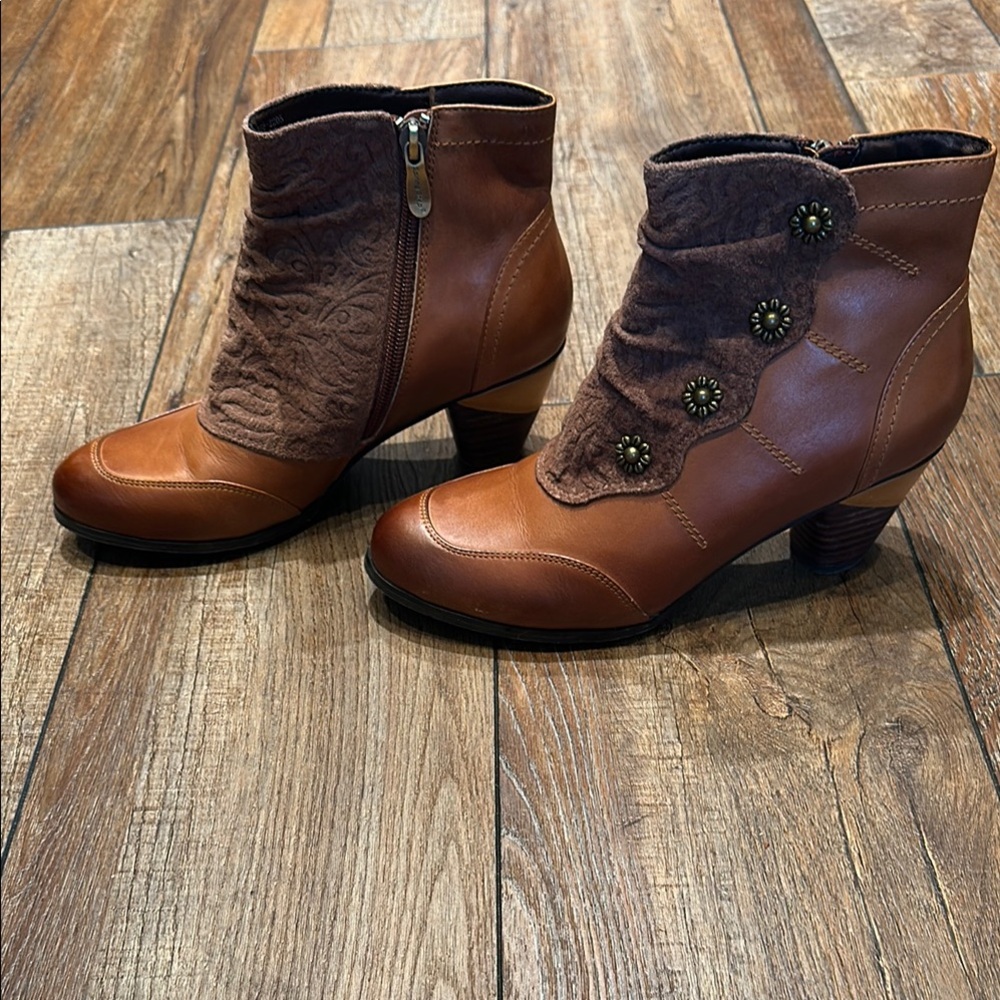 Vintage Brown Ankle Boots with Chunky Heel